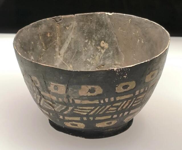 大溪文化的陶器以什么为主?