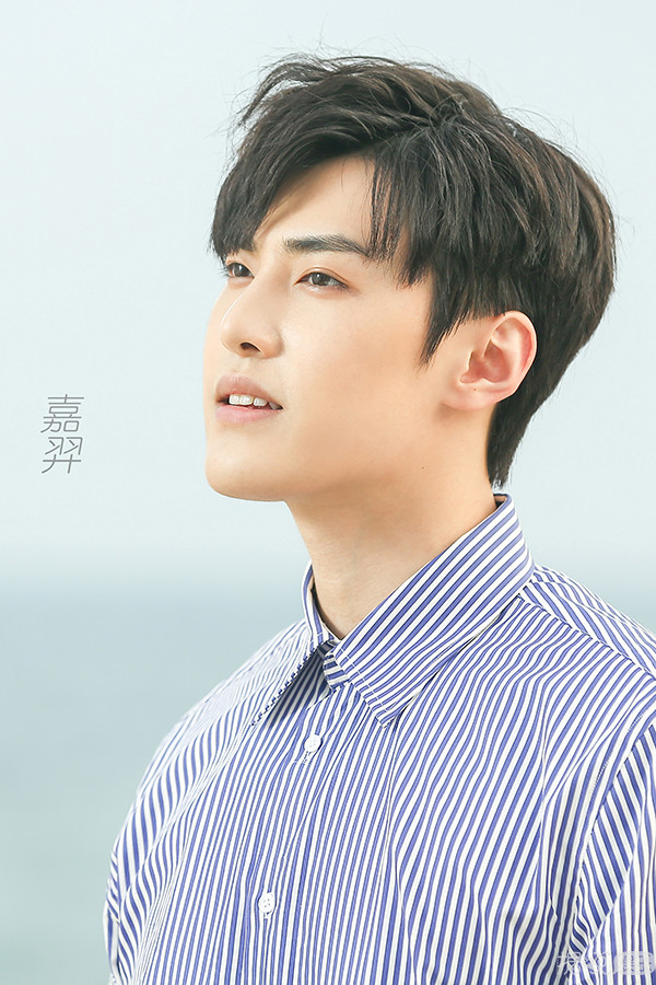钛戈男团合照